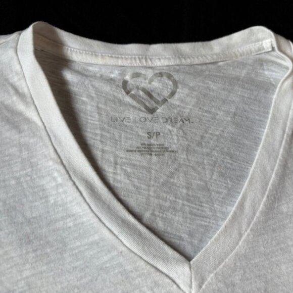 2/ $30 Aero Live Love Dream Sparkly Letters White Sleep Shirt Ladies Size S - Picture 2 of 9